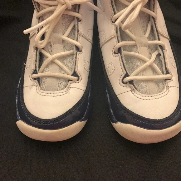 Boys Jordan’s - Picture 5 of 5